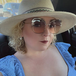 Meet your Posher, Katelyn